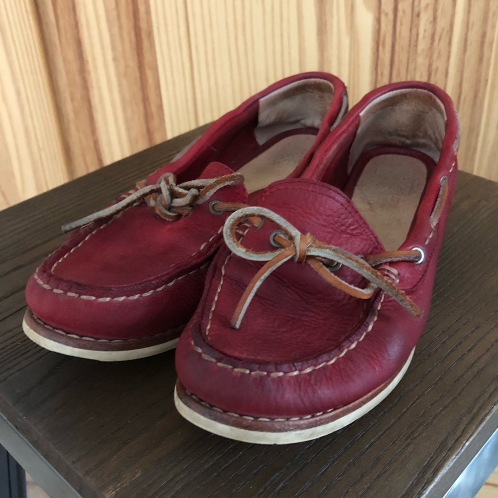 Frye-Quincy Tie in Red. Size 7.